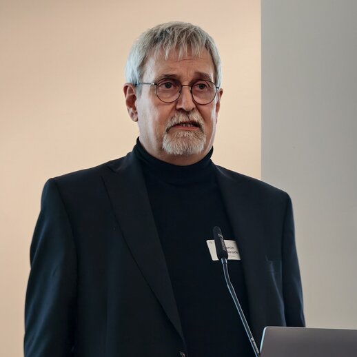 Prof. Dr. Martin Wallroth am Redepult