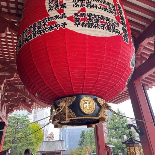 Besuch des buddhistischen Sensoji Tempels in Tokyo.