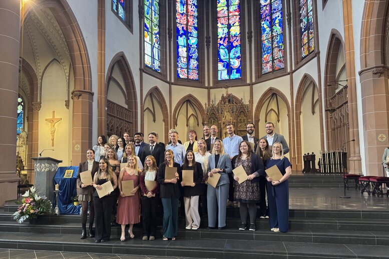 Gruppenfoto der Absolvent_innen des Studiengangs B.A. Pflegepädagogik