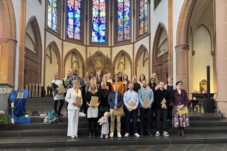 Gruppenfoto der Absolvent_innen des Studiengangs B.A. Pflegemanagement