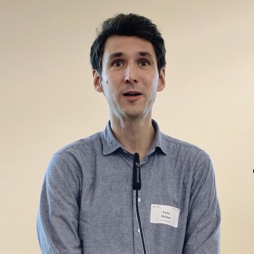 Dr. Felix Müller am Redepult