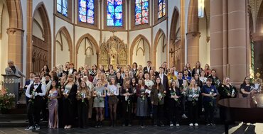 Alle Absolvent_innen der diesjährigen Graduiertenfeier